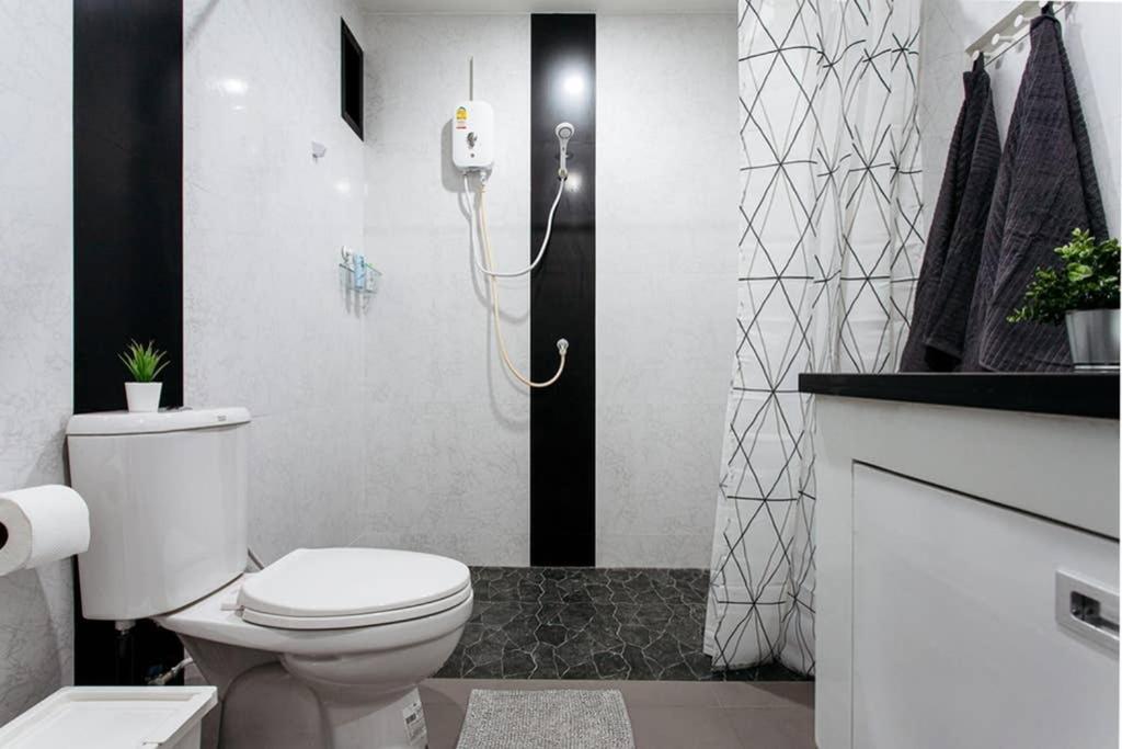 Апартаменты P4 Silom Large 2Beds Full Kitchen Wifi 4-6Pax Бангкок Экстерьер фото